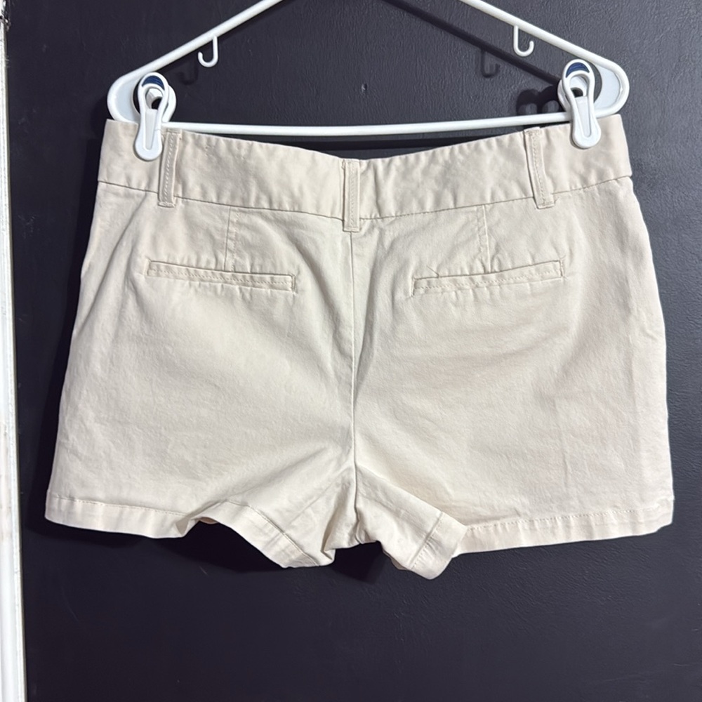 LOFT Mid Rise Khaki Shorts Size: 10 Inseam: 3.5” - Picture 2 of 5